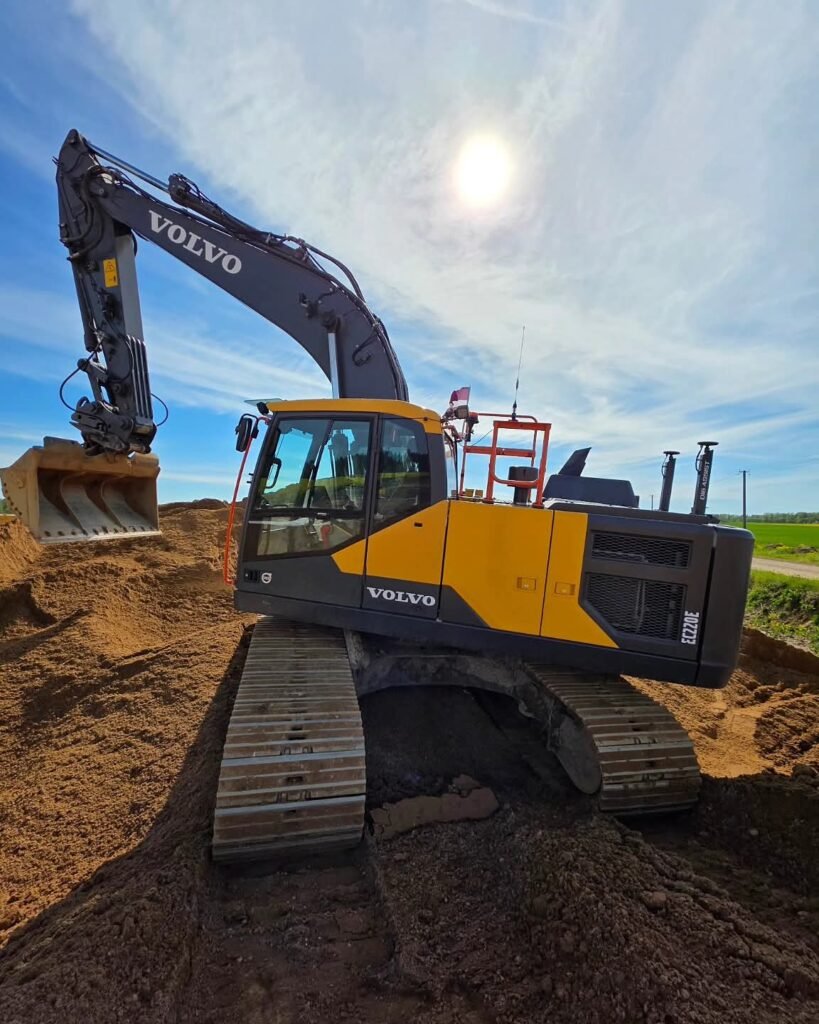 Earthworks contractors Wolverhampton, Bilston, Wednesfield, Wombourn, and Tipton